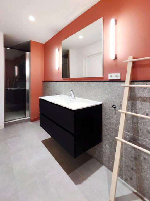 Moderno Apartamento En Terrassa Centro ภายนอก รูปภาพ