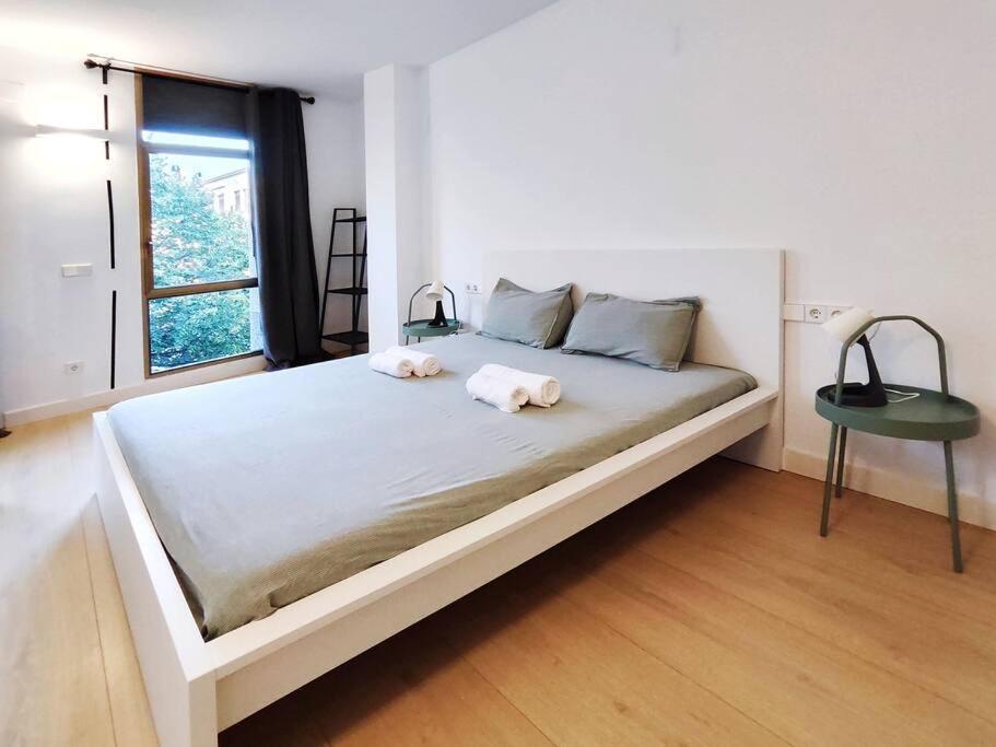 Moderno Apartamento En Terrassa Centro ภายนอก รูปภาพ